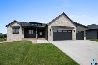 7300 E Misty Knoll Cir Circle, Sioux Falls, SD 57110