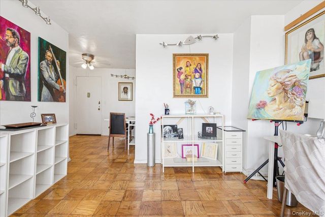 70-25 Yellowstone Boulevard 16R, Forest Hills, NY 11375