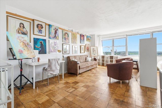 70-25 Yellowstone Boulevard 16R, Forest Hills, NY 11375