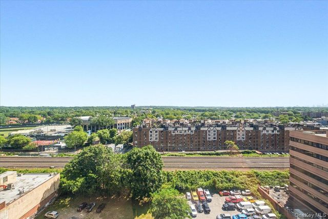 70-25 Yellowstone Boulevard 16R, Forest Hills, NY 11375