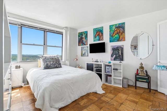 70-25 Yellowstone Boulevard 16R, Forest Hills, NY 11375