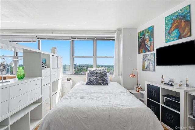 70-25 Yellowstone Boulevard 16R, Forest Hills, NY 11375