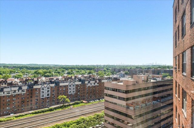 70-25 Yellowstone Boulevard 16R, Forest Hills, NY 11375