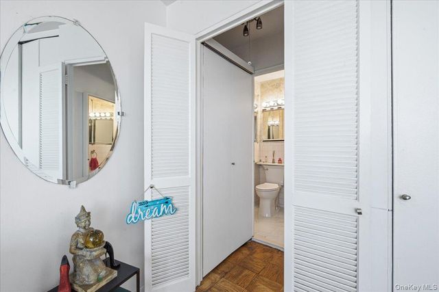 70-25 Yellowstone Boulevard 16R, Forest Hills, NY 11375