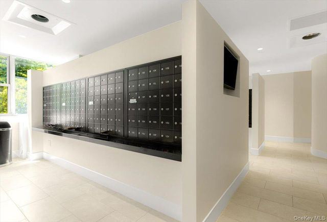 70-25 Yellowstone Boulevard 16R, Forest Hills, NY 11375