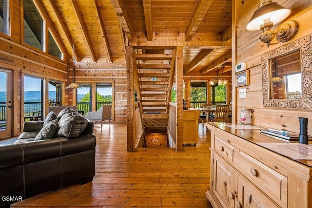 2086 Bluff Mountain Road, Sevierville, TN 37876