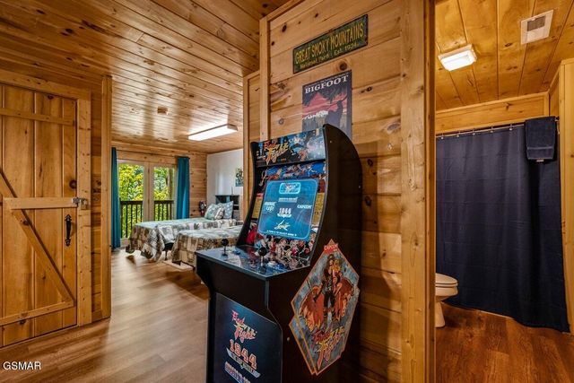 2086 Bluff Mountain Road, Sevierville, TN 37876