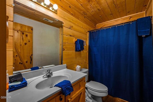2086 Bluff Mountain Road, Sevierville, TN 37876