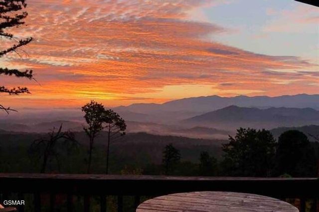 2086 Bluff Mountain Road, Sevierville, TN 37876