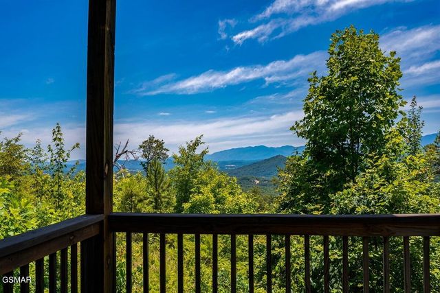2086 Bluff Mountain Road, Sevierville, TN 37876