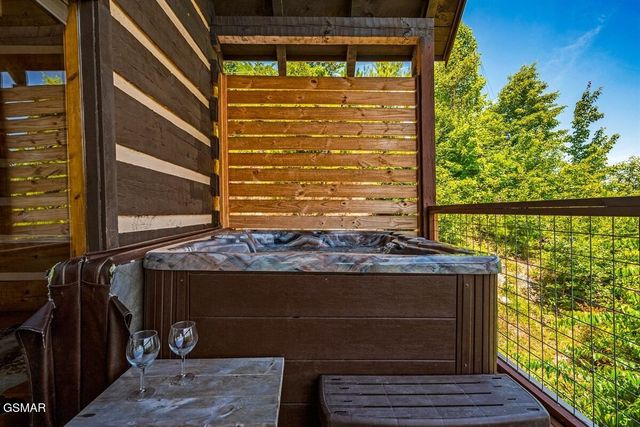 2086 Bluff Mountain Road, Sevierville, TN 37876