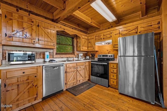 2086 Bluff Mountain Road, Sevierville, TN 37876