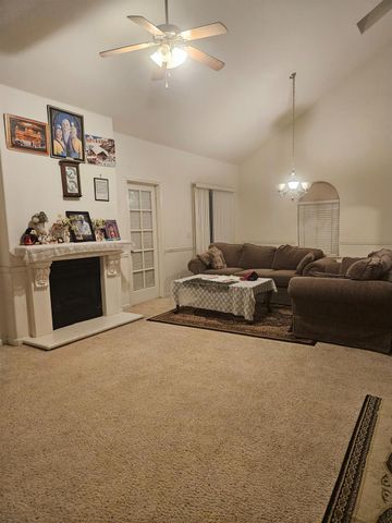 4712 W Celeste Avenue, Fresno, CA 93722