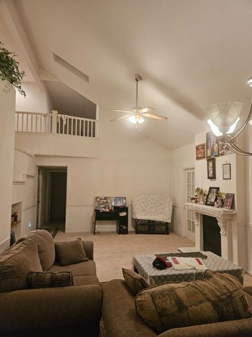 4712 W Celeste Avenue, Fresno, CA 93722