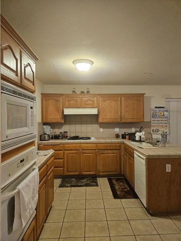 4712 W Celeste Avenue, Fresno, CA 93722