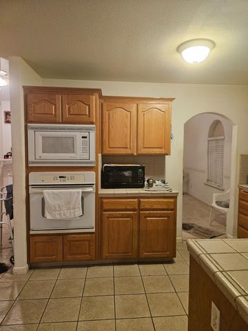 4712 W Celeste Avenue, Fresno, CA 93722