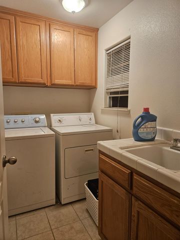 4712 W Celeste Avenue, Fresno, CA 93722