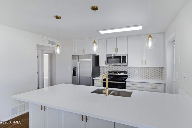 8426 E MONTEREY Way, Scottsdale, AZ 85251