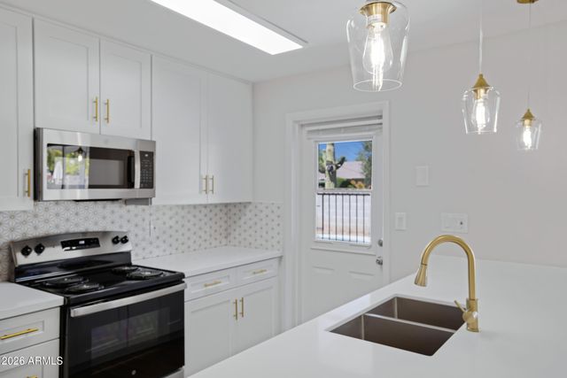 8426 E MONTEREY Way, Scottsdale, AZ 85251