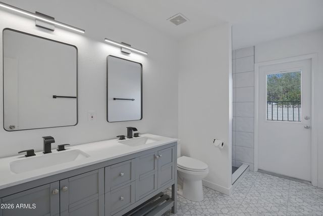 8426 E MONTEREY Way, Scottsdale, AZ 85251