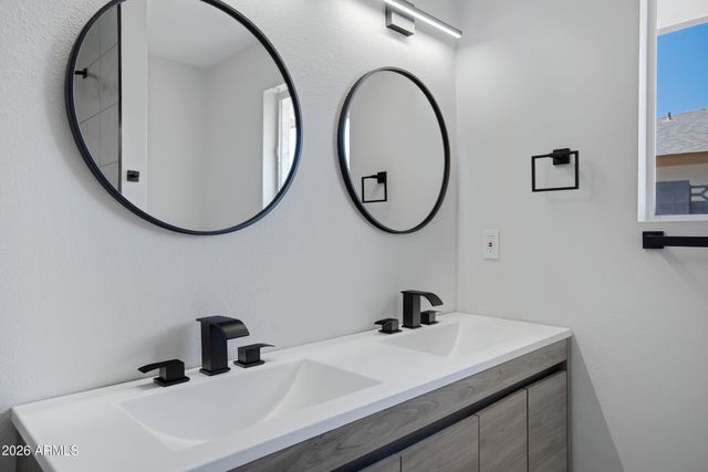8426 E MONTEREY Way, Scottsdale, AZ 85251