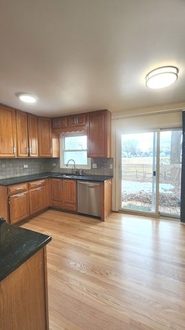 5 Castlegate Court, Vernon Hills, IL 60061