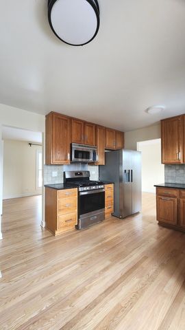 5 Castlegate Court, Vernon Hills, IL 60061