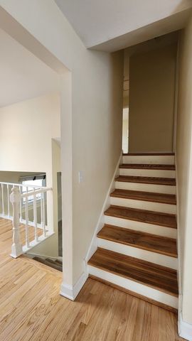 5 Castlegate Court, Vernon Hills, IL 60061