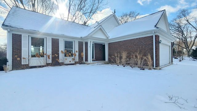 5 Castlegate Court, Vernon Hills, IL 60061