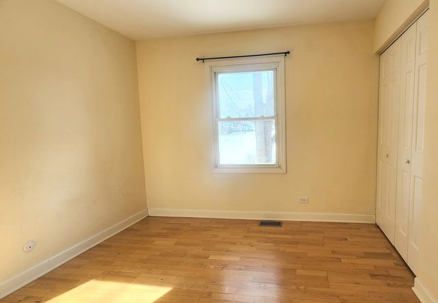 5 Castlegate Court, Vernon Hills, IL 60061