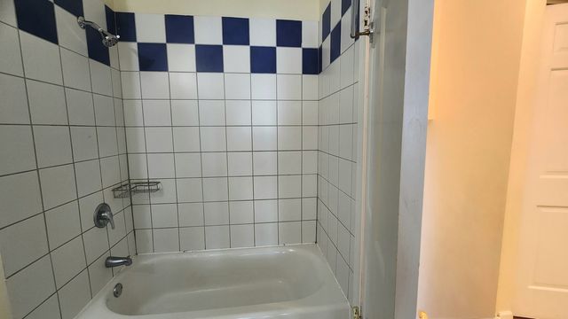 5 Castlegate Court, Vernon Hills, IL 60061