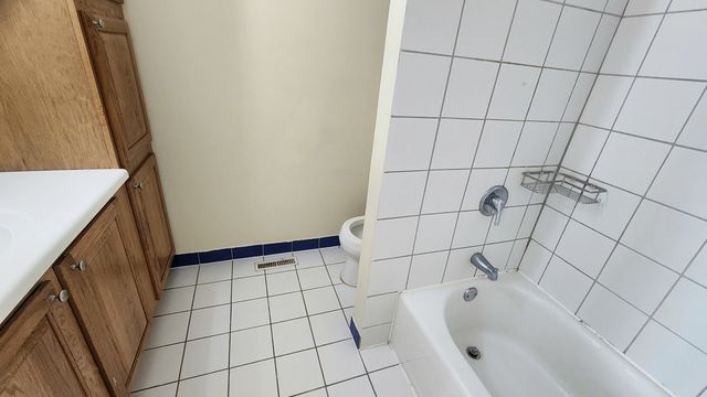 5 Castlegate Court, Vernon Hills, IL 60061