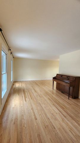 5 Castlegate Court, Vernon Hills, IL 60061