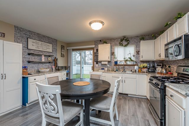 129 CENTENNIAL Drive, Hainesville, IL 60073