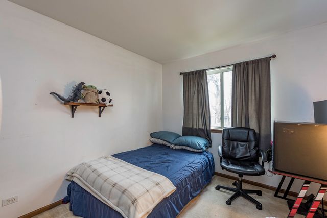 129 CENTENNIAL Drive, Hainesville, IL 60073