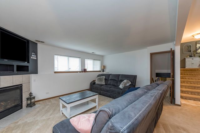 129 CENTENNIAL Drive, Hainesville, IL 60073