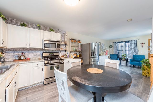 129 CENTENNIAL Drive, Hainesville, IL 60073