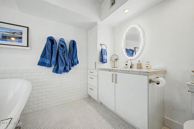 4129 E INDIANOLA Avenue, Phoenix, AZ 85018