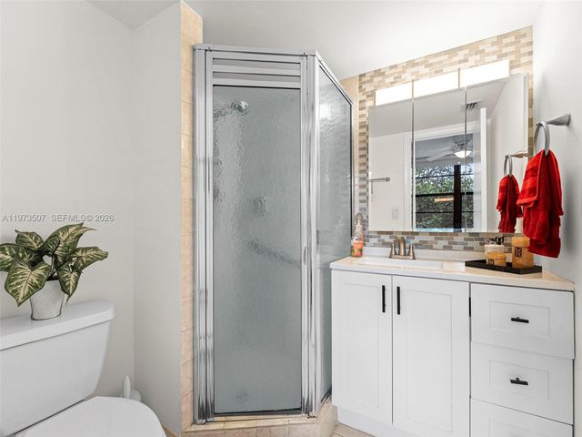 901 Colony Point Circle 304, Pembroke Pines, FL 33026
