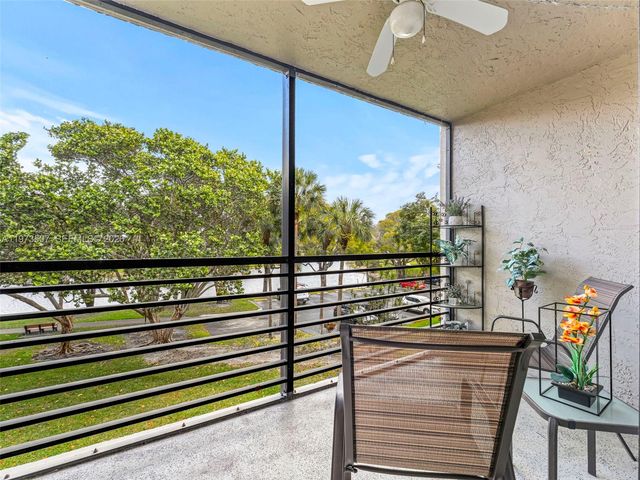 901 Colony Point Circle 304, Pembroke Pines, FL 33026