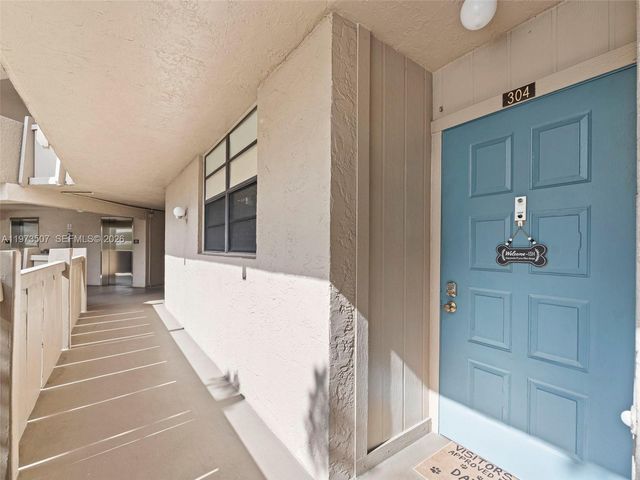 901 Colony Point Circle 304, Pembroke Pines, FL 33026