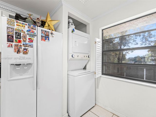 901 Colony Point Circle 304, Pembroke Pines, FL 33026