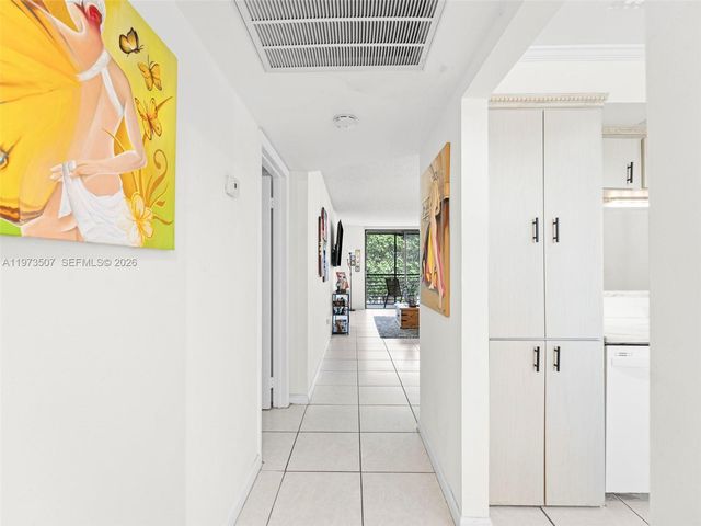 901 Colony Point Circle 304, Pembroke Pines, FL 33026