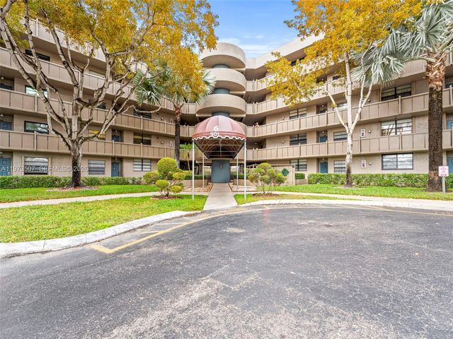 901 Colony Point Circle 304, Pembroke Pines, FL 33026