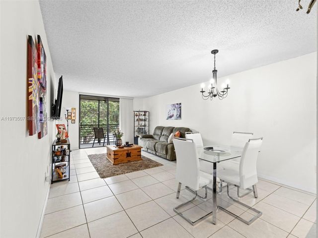 901 Colony Point Circle 304, Pembroke Pines, FL 33026