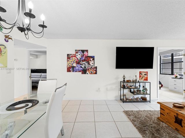 901 Colony Point Circle 304, Pembroke Pines, FL 33026