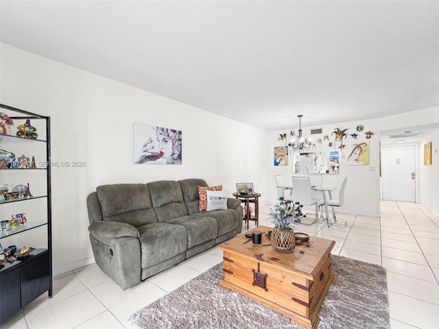 901 Colony Point Circle 304, Pembroke Pines, FL 33026
