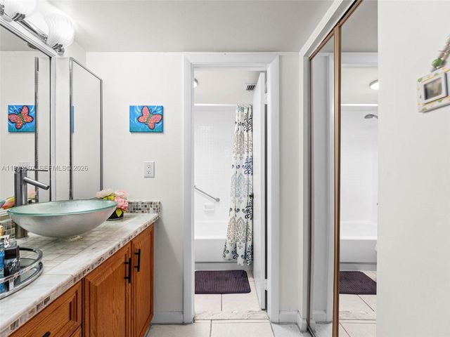 901 Colony Point Circle 304, Pembroke Pines, FL 33026