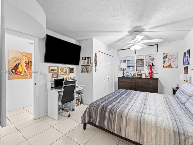 901 Colony Point Circle 304, Pembroke Pines, FL 33026