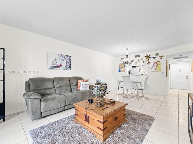 901 Colony Point Circle 304, Pembroke Pines, FL 33026